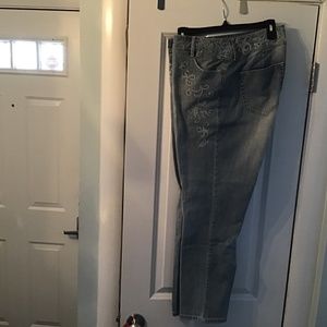 Blue Chico’s blue platinum jeans size 2.5 (Chico’s size)